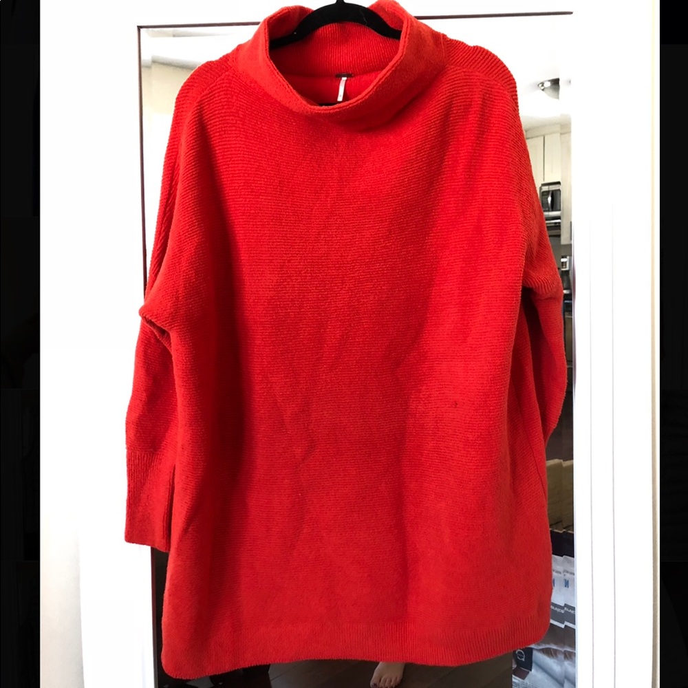 FREE PEOPLE sweater lightly worn size small